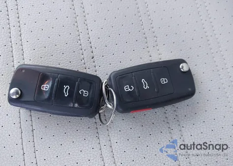 2016 Volkswagen Jetta 1.8T Sport из США, поврежденный, VIN 3VWD17AJ6GM285483